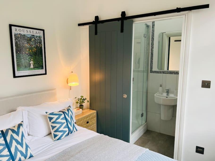 Forge Cottage - Pretty 1 Bedroom Cottage With Free Off Street Parking Лондон Экстерьер фото